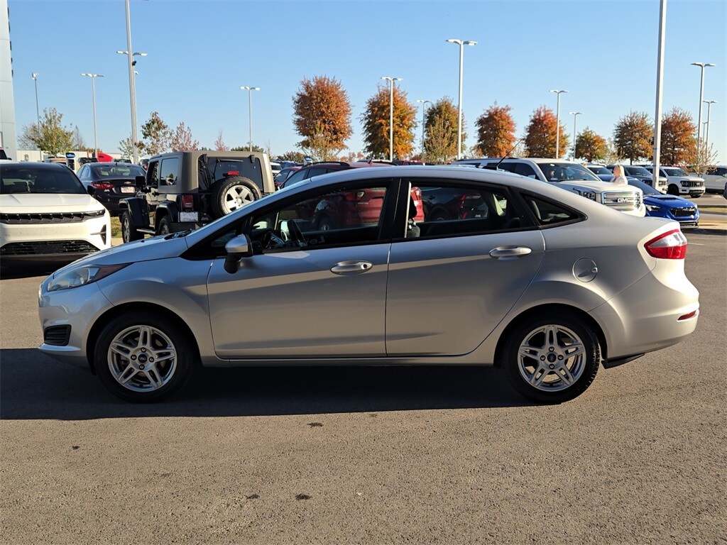 2019 Ford Fiesta SE photo 2