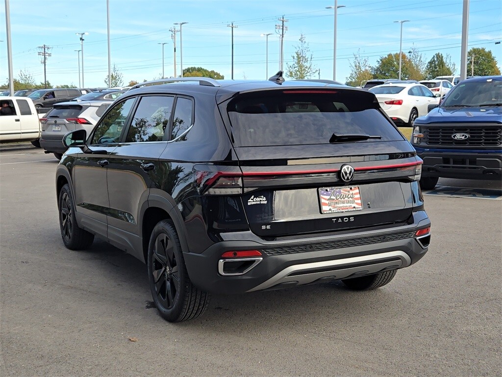 2025 Volkswagen Taos SE photo 3