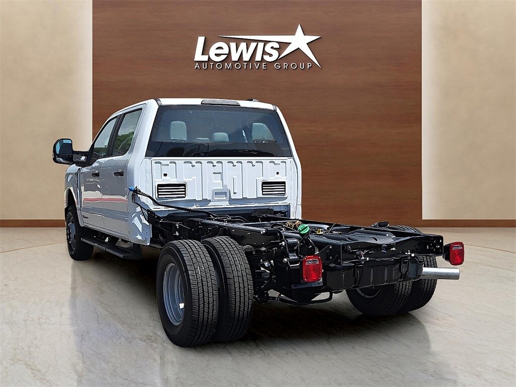 2025 Ford F-350 photo 3