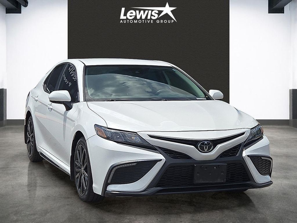2024 Toyota Camry SE - Photo 6