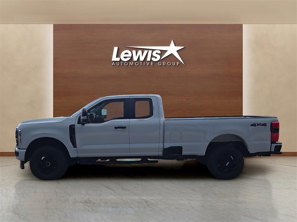 2025 Ford F-250 photo 3