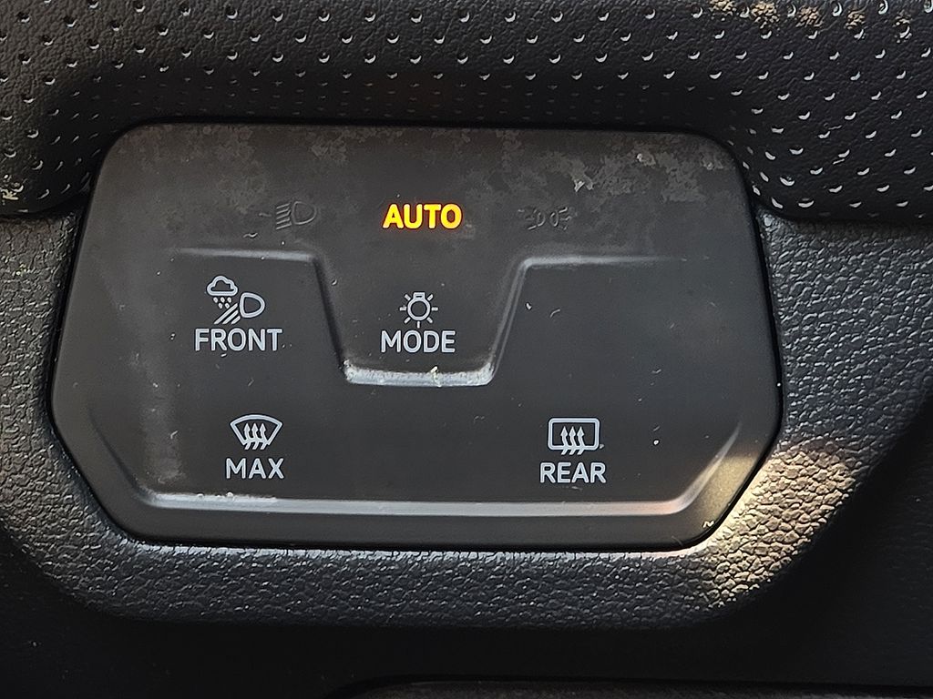 2024 Volkswagen Atlas Cross Sport SE w/Tech - Photo 16