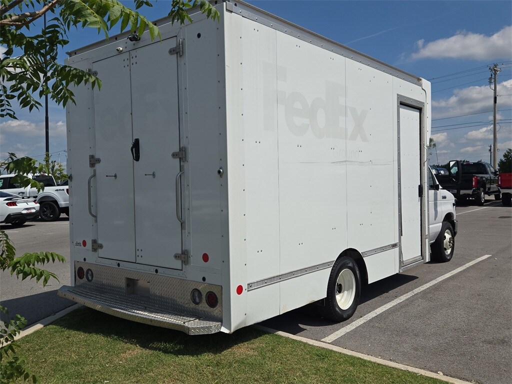 2022 Ford E-350 photo 4