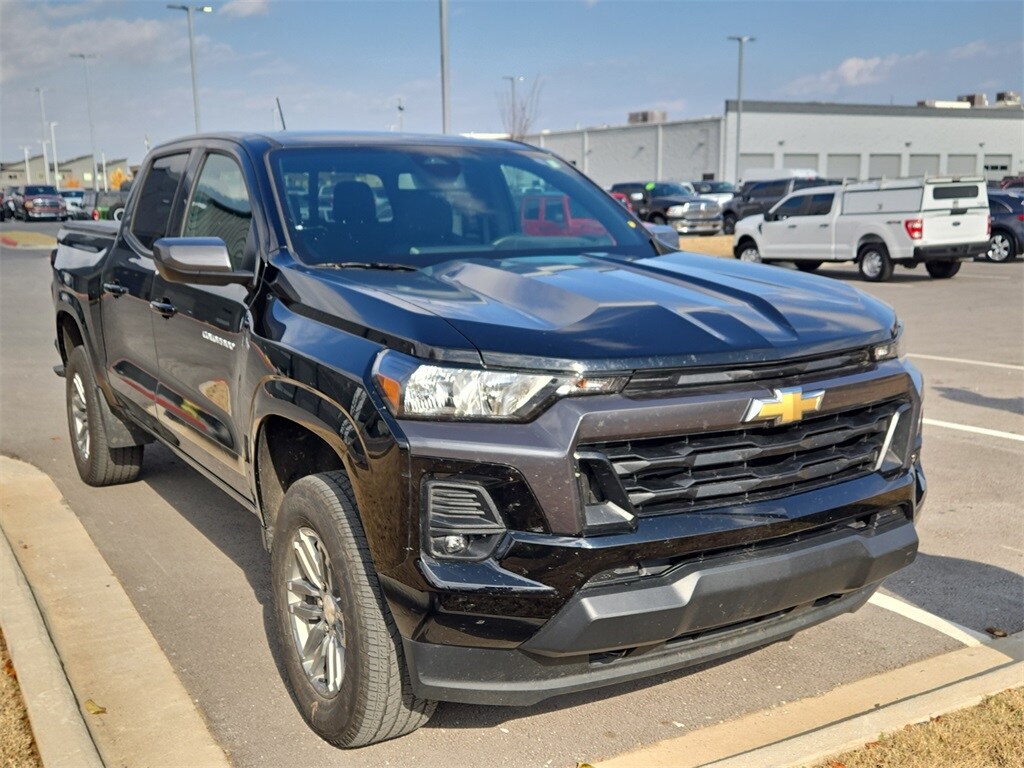 2024 Chevrolet Colorado LT photo 4
