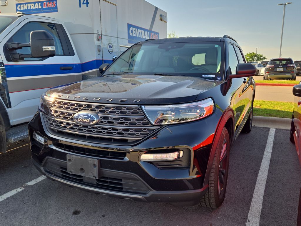 2021 Ford Explorer XLT 4WD's photo