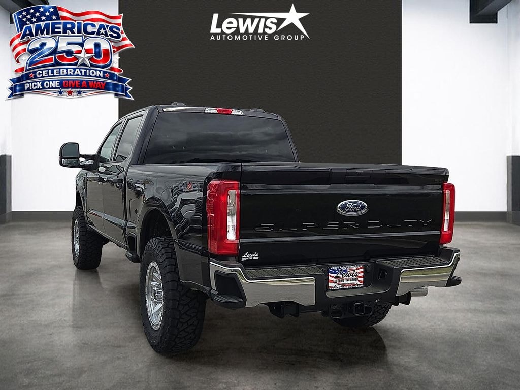 New 2026 Ford F-250SD XLT Truck Crew Cab