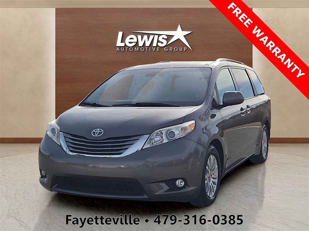 2016 Toyota Sienna XLE's photo