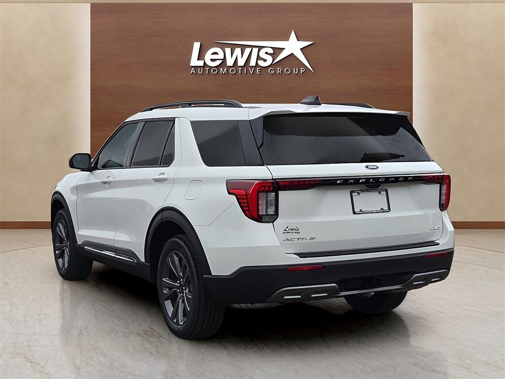 2025 Ford Explorer photo 4