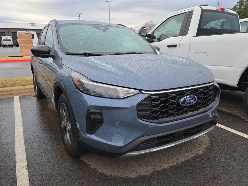 2025 Ford Escape ST-Line photo 4