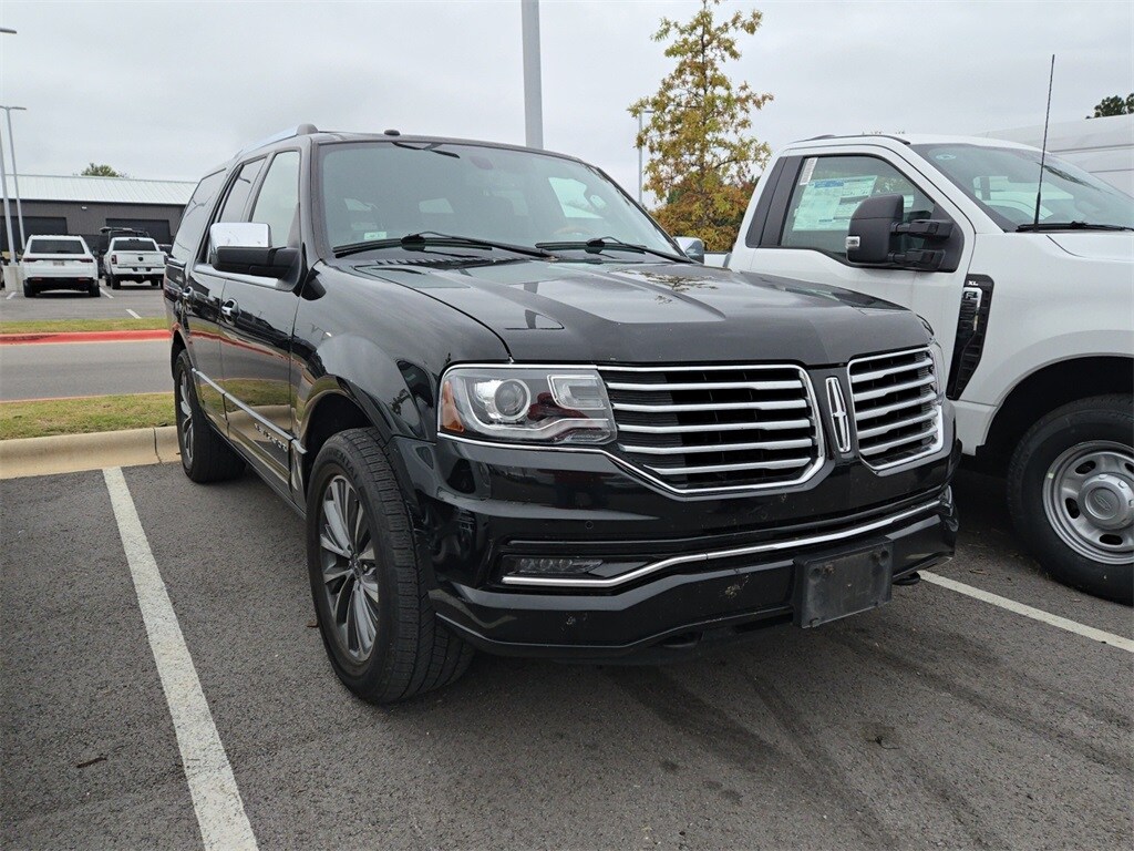 2017 Lincoln Navigator Select photo 4