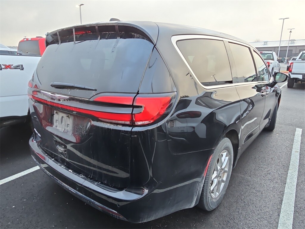 2024 Chrysler Pacifica Touring L photo 3