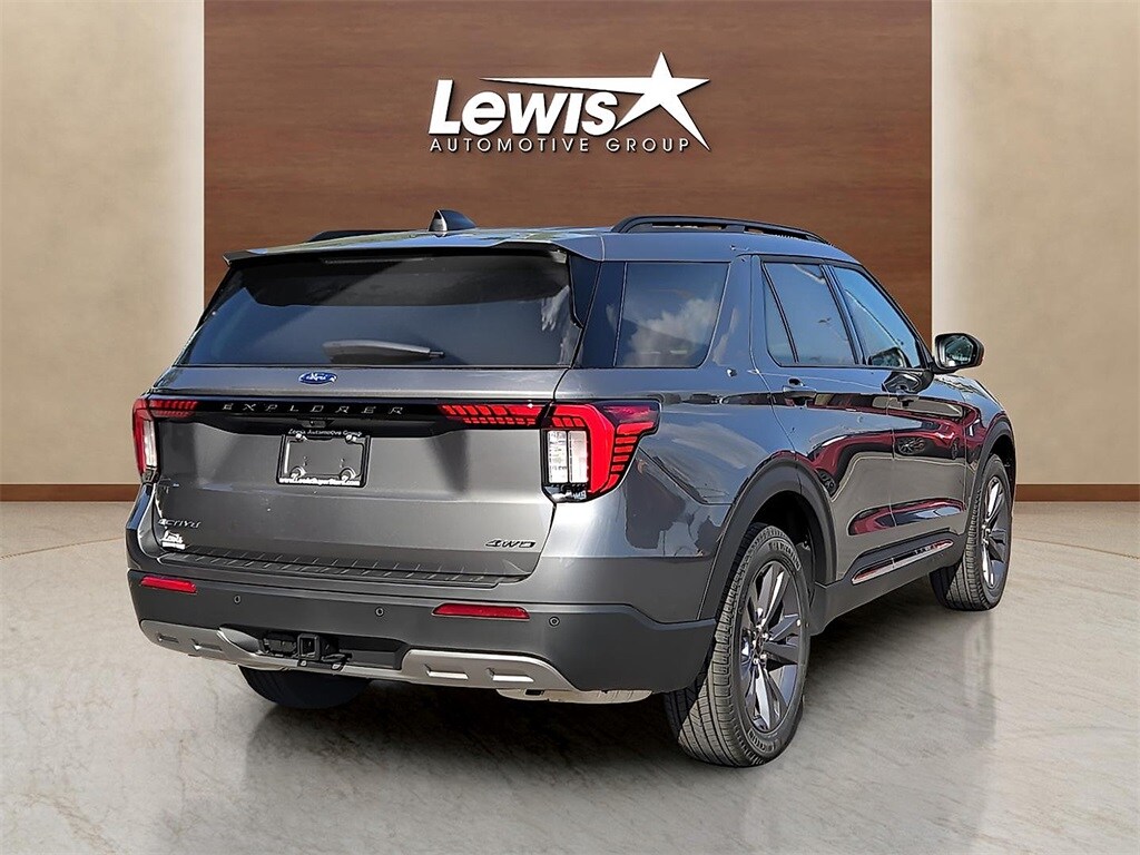 2025 Ford Explorer photo 2