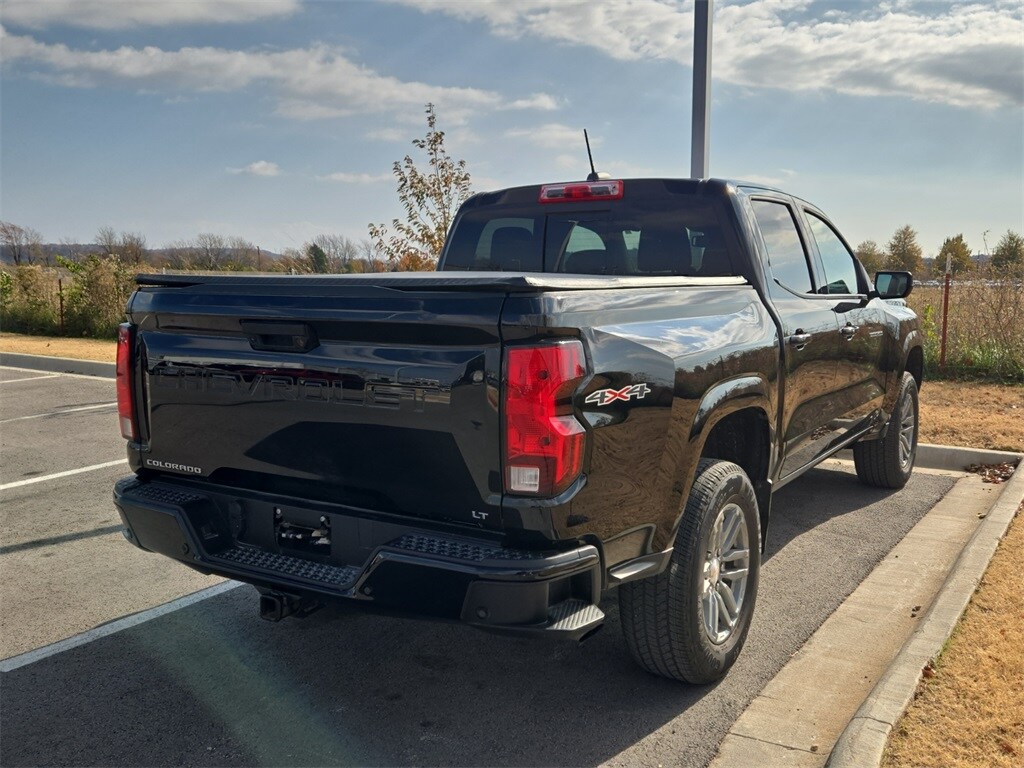 2024 Chevrolet Colorado LT photo 3