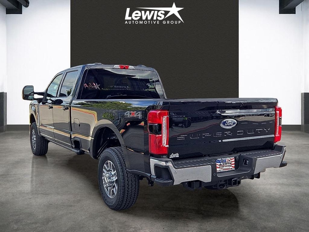 New 2026 Ford F-350SD Lariat Truck Crew Cab