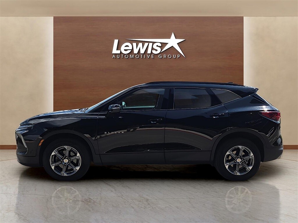 2023 Chevrolet Blazer 3LT photo 2