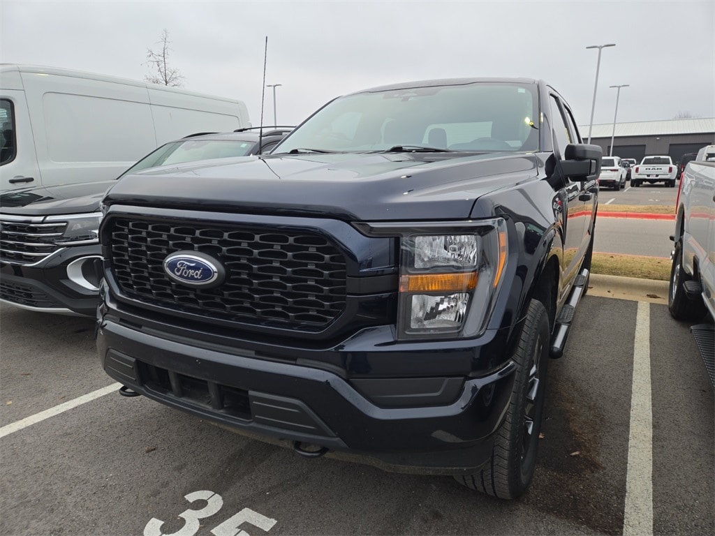 2023 Ford F-150 XL's photo