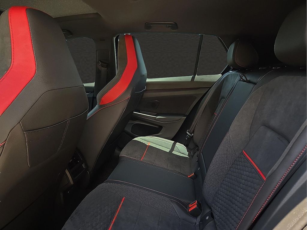 2025 Volkswagen Golf GTI SE - Photo 9