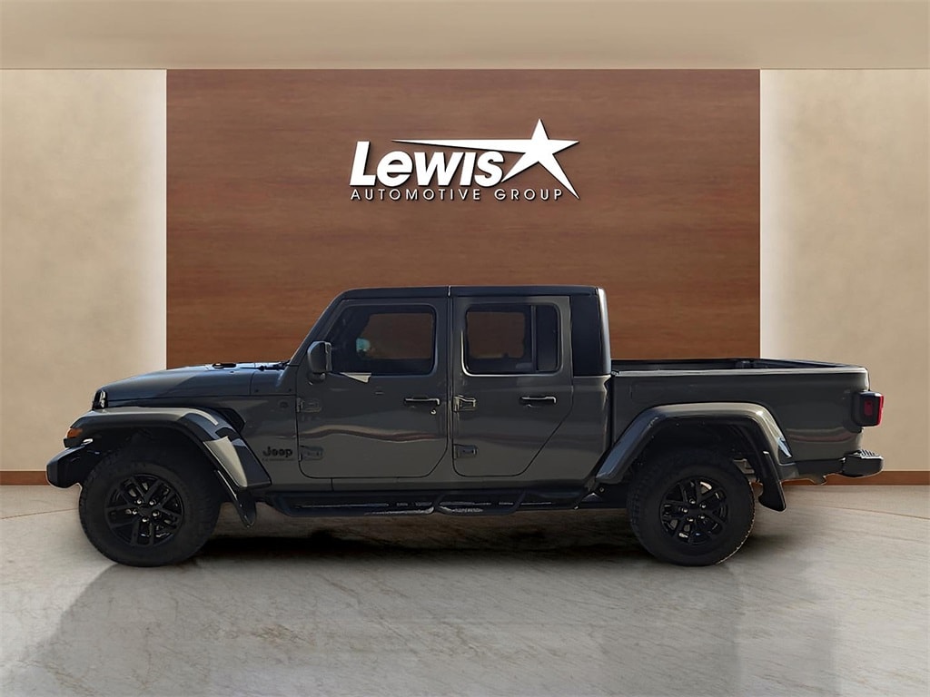 Used 2022 Jeep Gladiator Altitude Truck Crew Cab