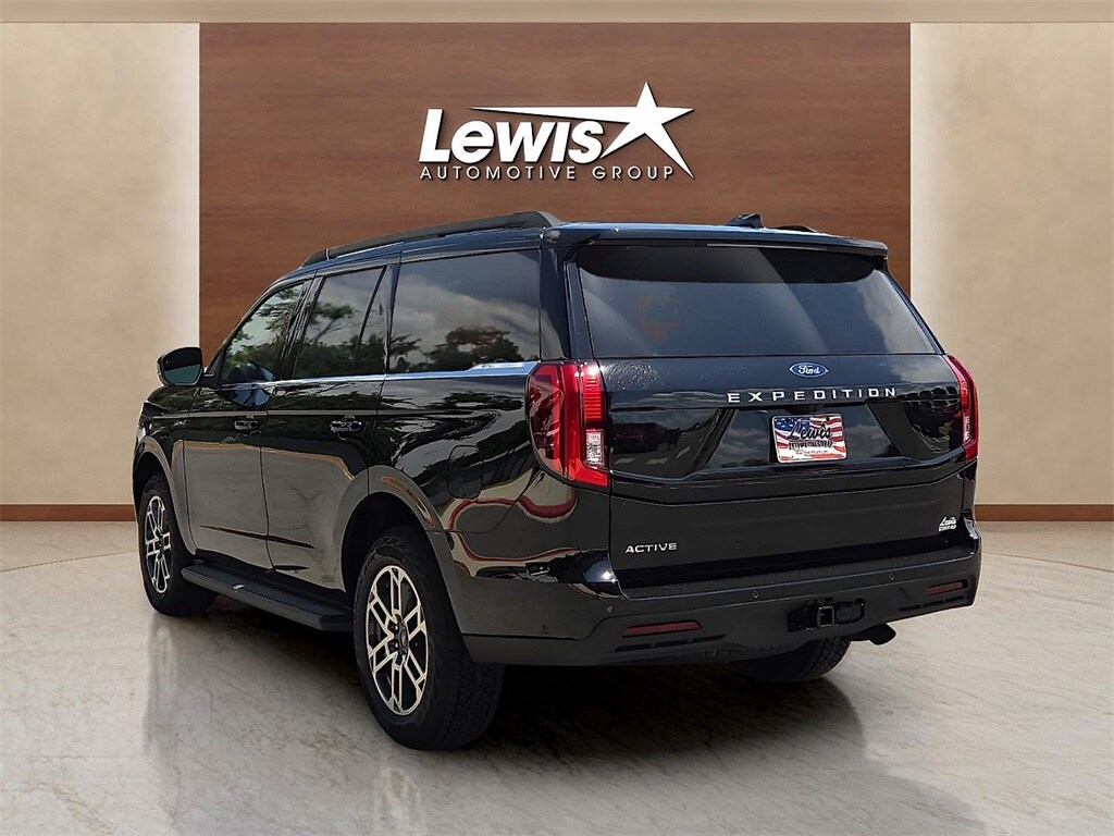 2025 Ford Expedition photo 3