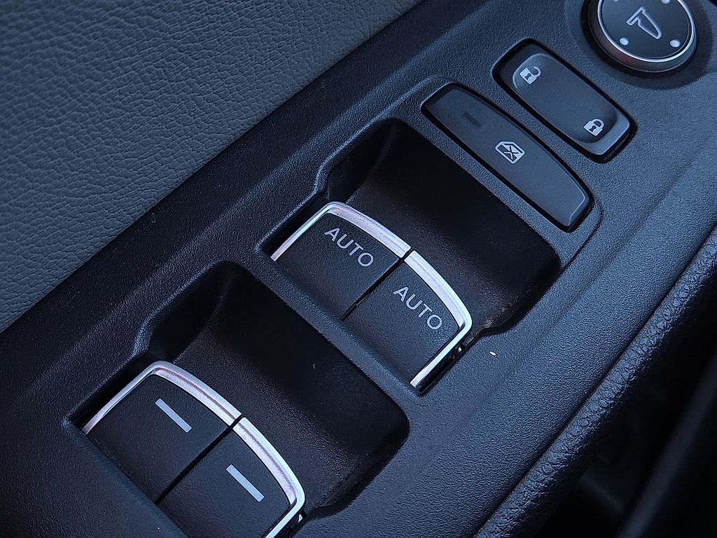 2018 Honda Accord LX - Photo 16