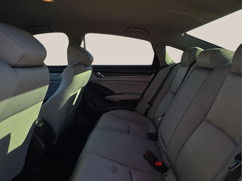 2018 Honda Accord LX - Photo 9