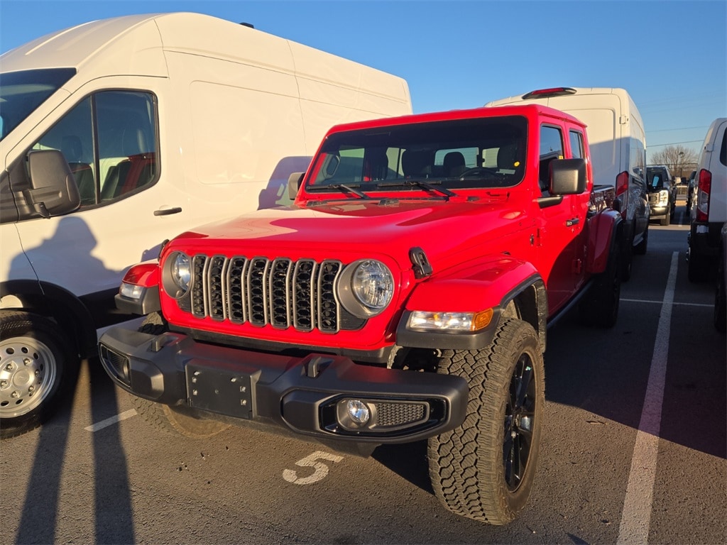 2025 Jeep Gladiator Nighthawk's photo