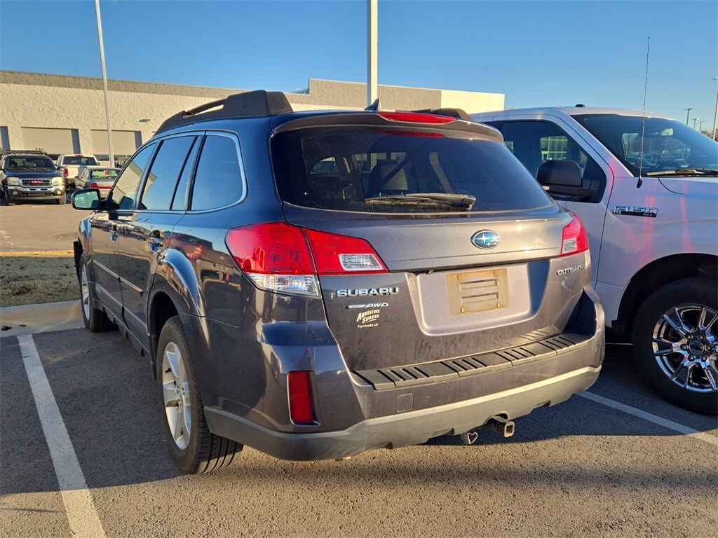 2013 Subaru Outback 2.5i Limited photo 2