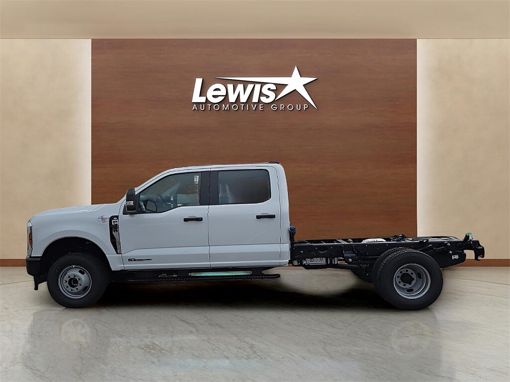 2026 Ford F-350 photo 2