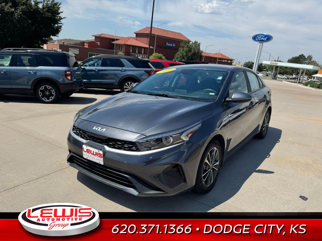 2023 Kia Forte LXS photo 2