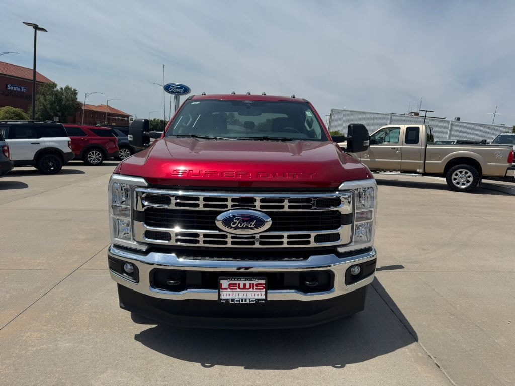 New 2025 Ford F-350 XLT Truck Crew Cab