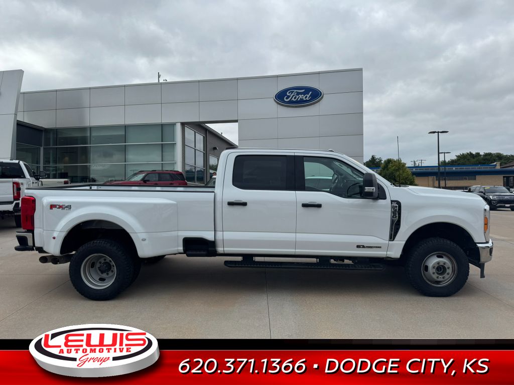2023 Ford F-350 XLT photo 4