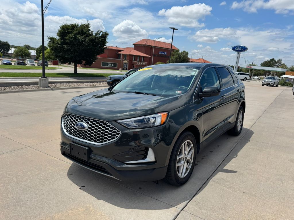 2024 Ford Edge SEL photo 2