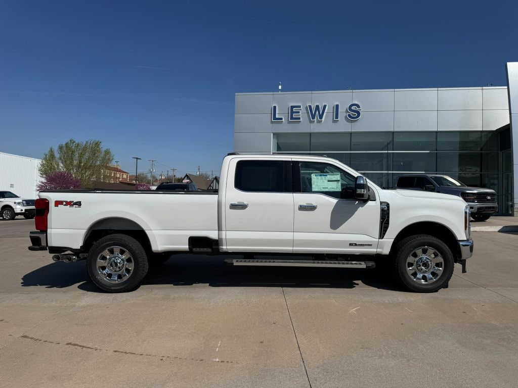 New 2025 Ford F-350 Lariat Truck Crew Cab