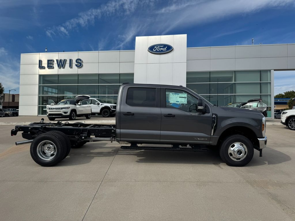 New 2026 Ford F-350 XL Truck Crew Cab