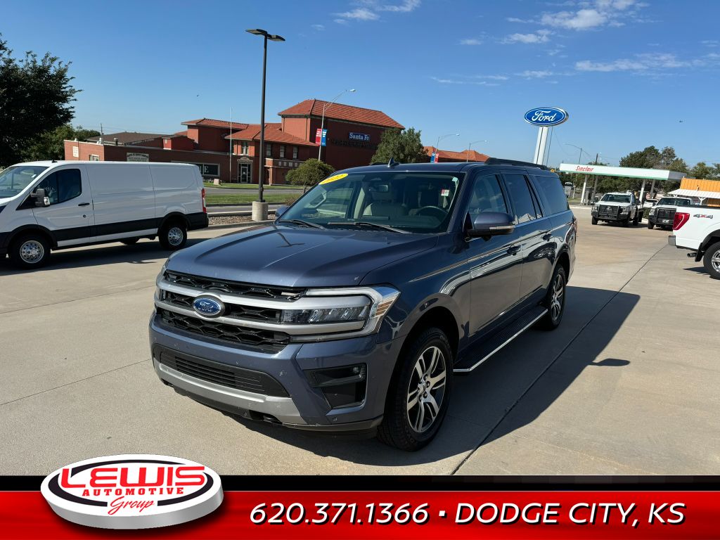 Used 2022 Ford Expedition XLT with VIN 1FMJK1JT8NEA09743 for sale in Dodge City, KS