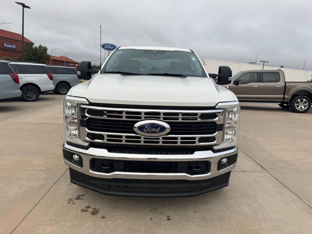 New 2025 Ford F-350 XLT Truck Super Cab