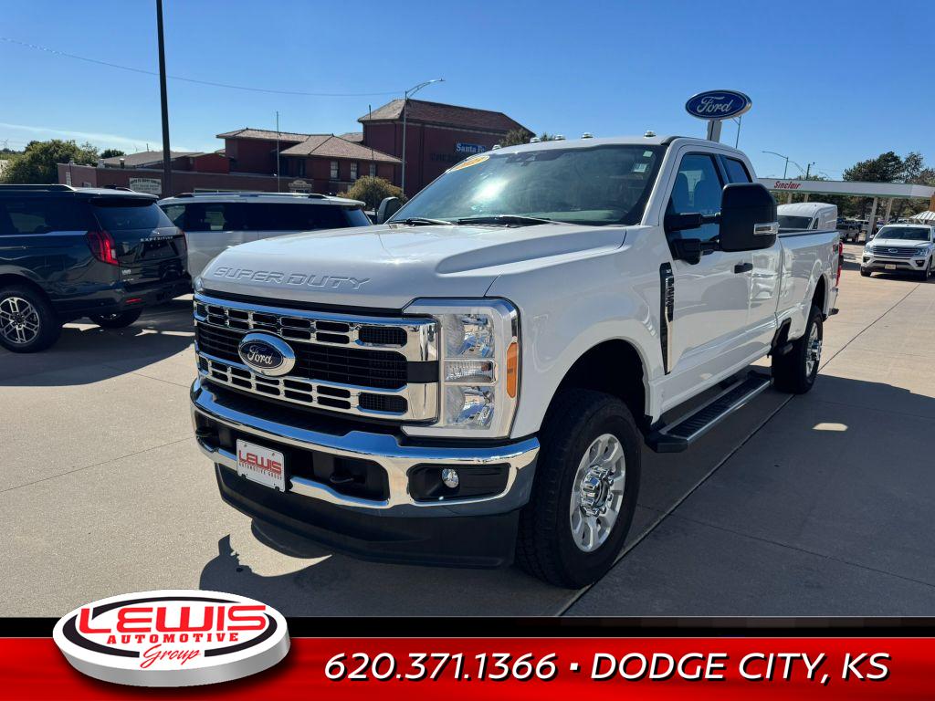 2023 Ford F-250 XLT photo 2