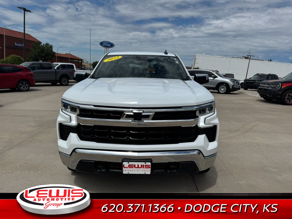 2023 Chevrolet Silverado LT photo 3