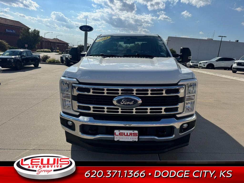 2024 Ford F-350 XLT photo 2