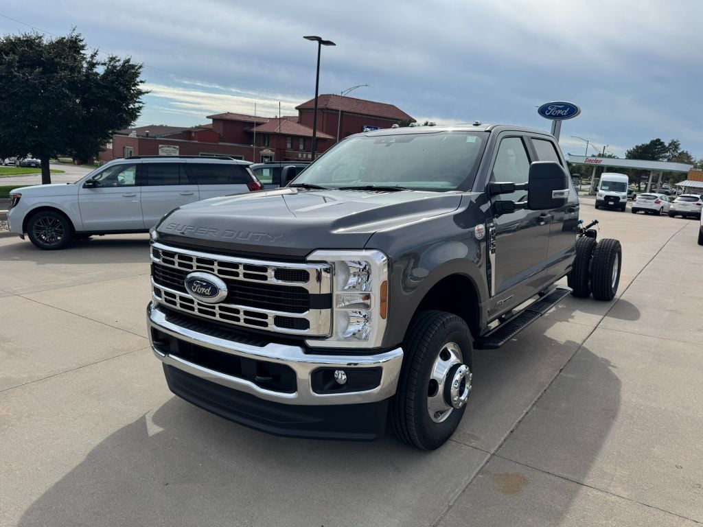 New 2026 Ford F-350 XL Truck Crew Cab