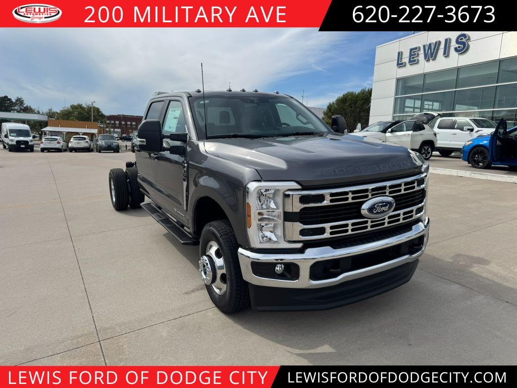 New 2026 Ford F-350 XL Truck Crew Cab