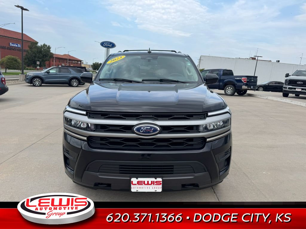 2023 Ford Expedition MAX XLT photo 3