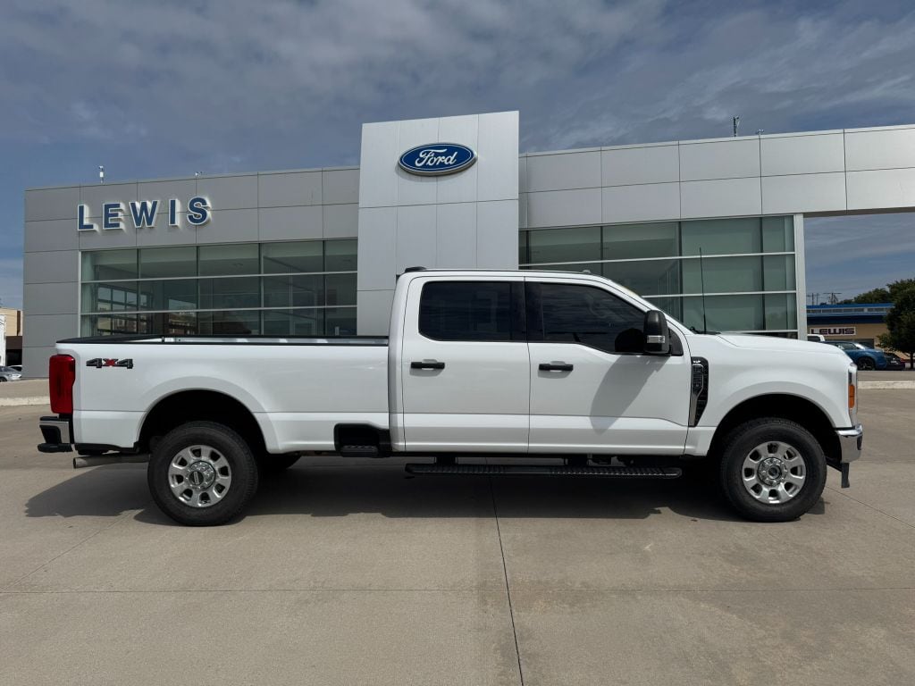Used 2023 Ford F-250 XLT Truck Crew Cab