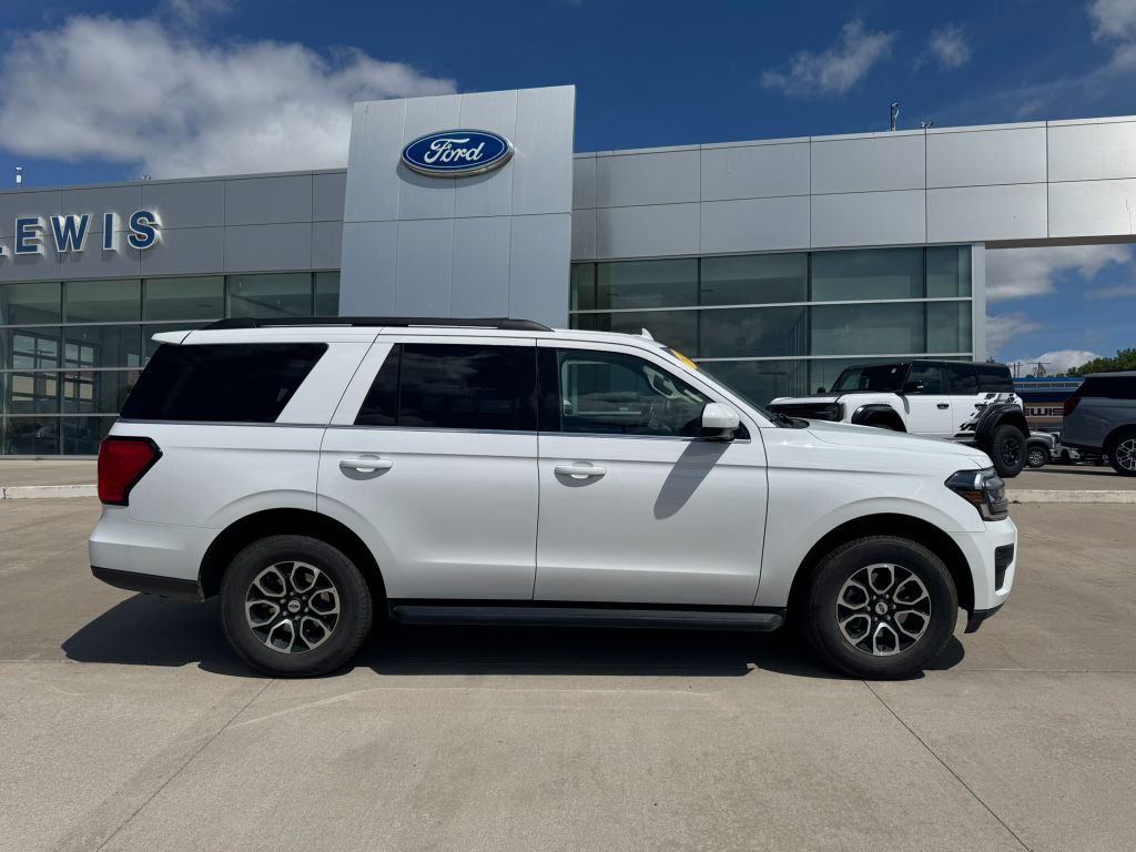 2024 Ford Expedition XLT photo 2