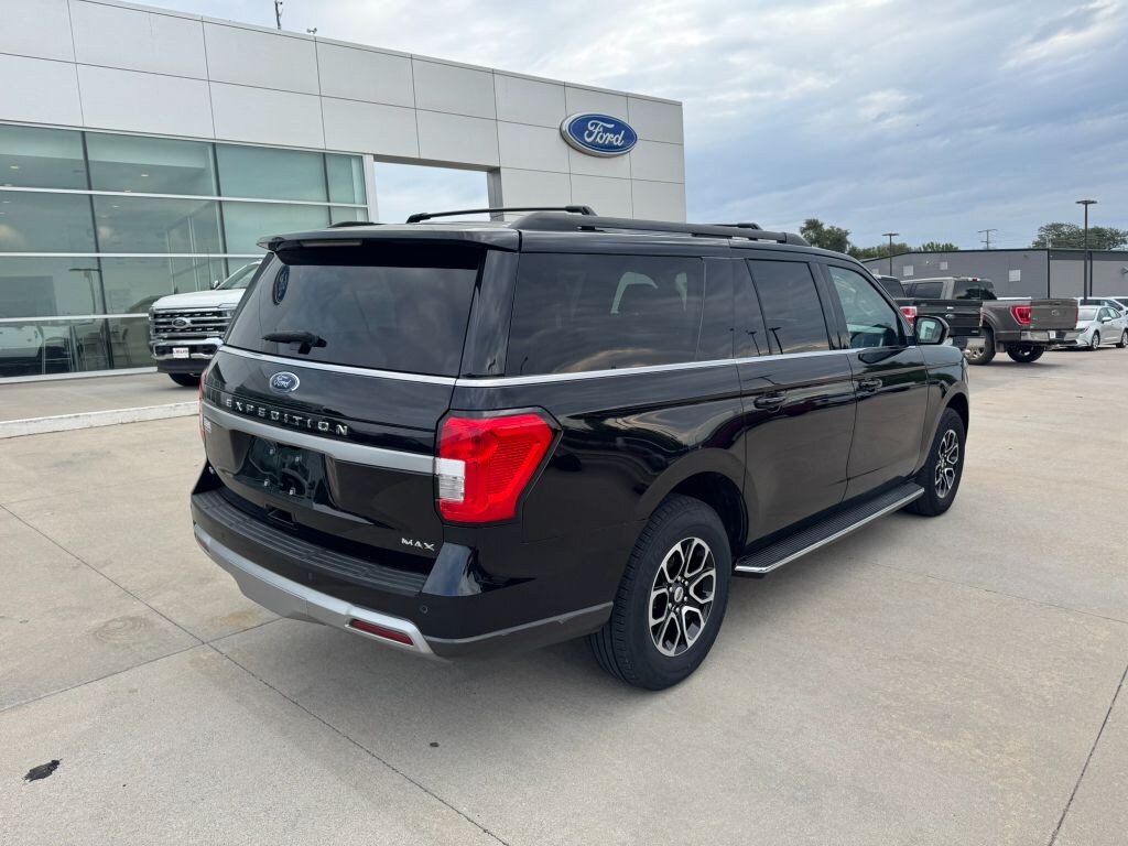 Used 2023 Ford Expedition MAX XLT SUV