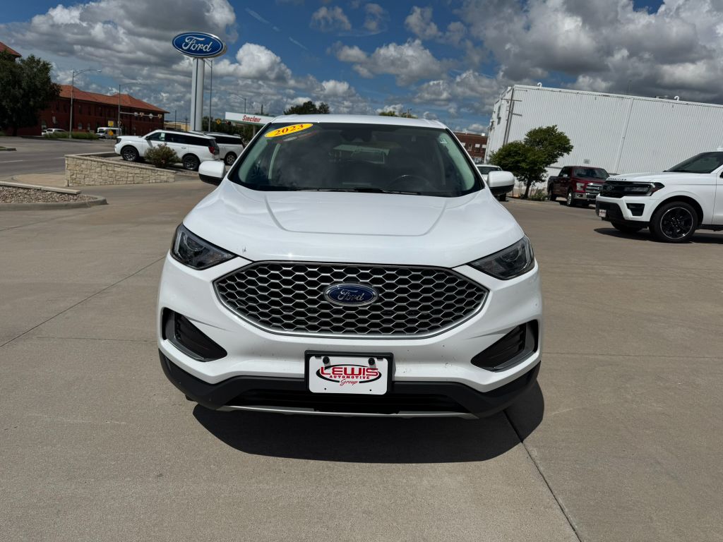 2023 Ford Edge SEL photo 2