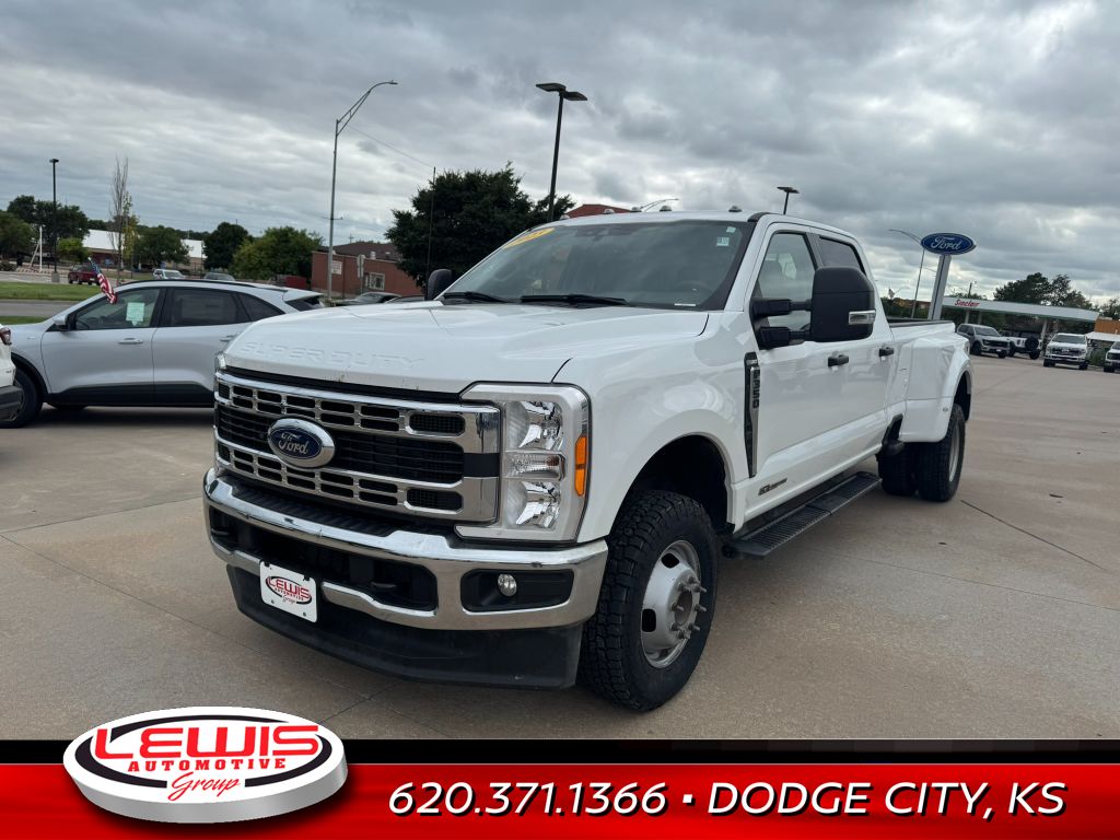 2023 Ford F-350 XLT photo 2