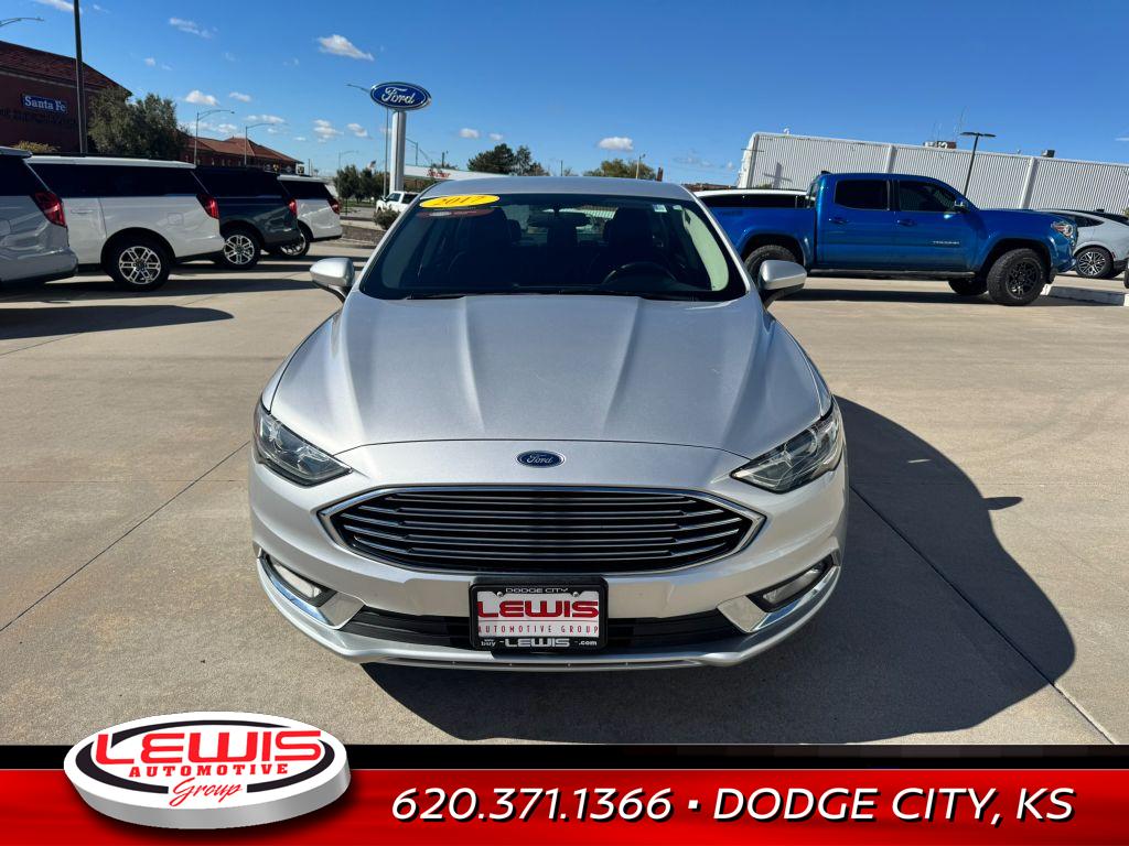 2017 Ford Fusion SE photo 2