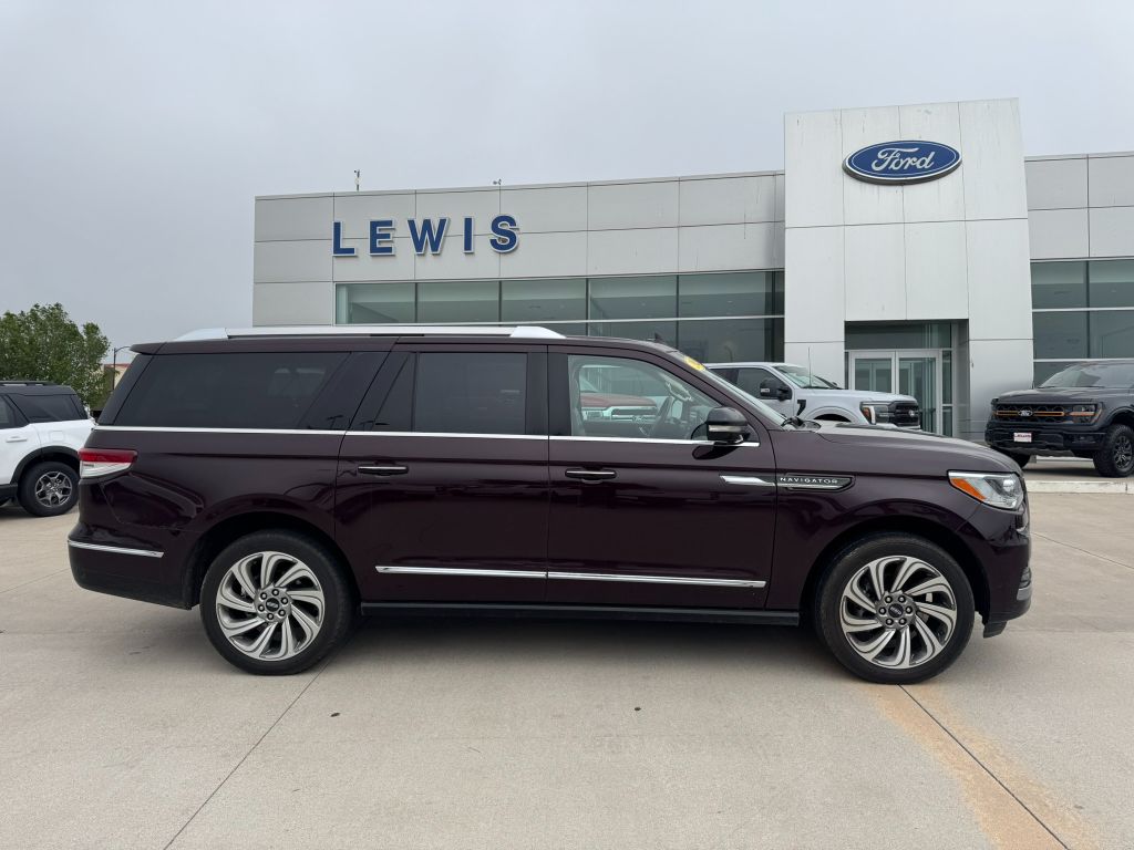 2023 Lincoln Navigator L Reserve photo 4