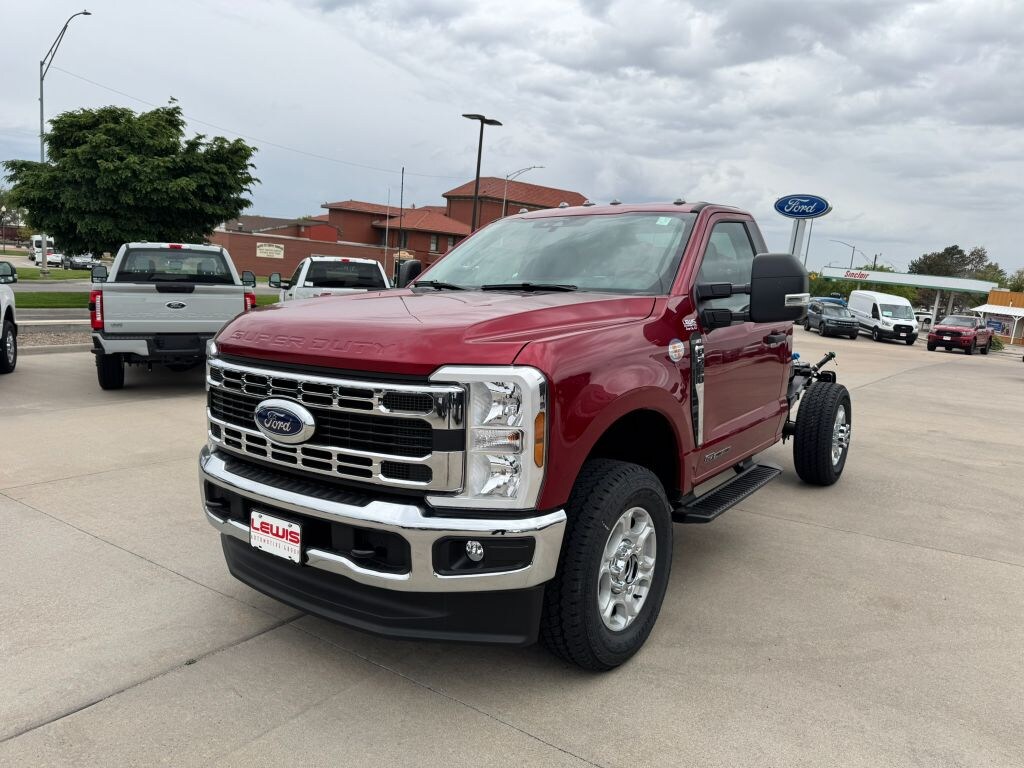 New 2025 Ford F-350 XLT Truck Regular Cab